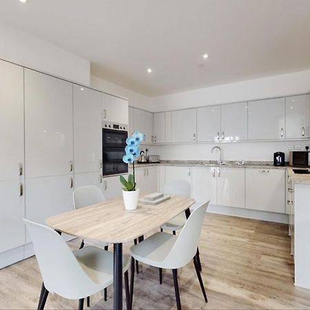 Spacious Two Bedroom Apartment With Valley Views Abertillery Esterno foto