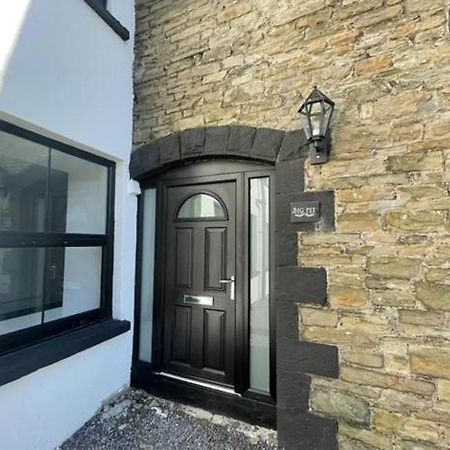 Spacious Two Bedroom Apartment With Valley Views Abertillery Esterno foto