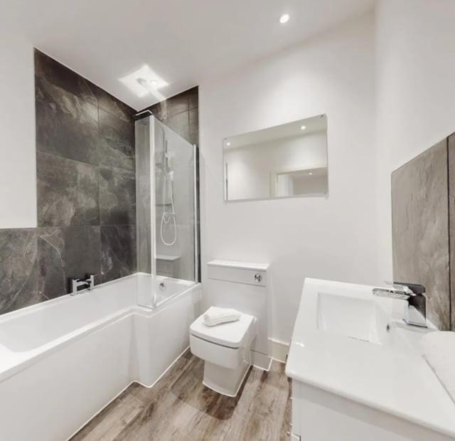 Spacious Two Bedroom Apartment With Valley Views Abertillery Esterno foto