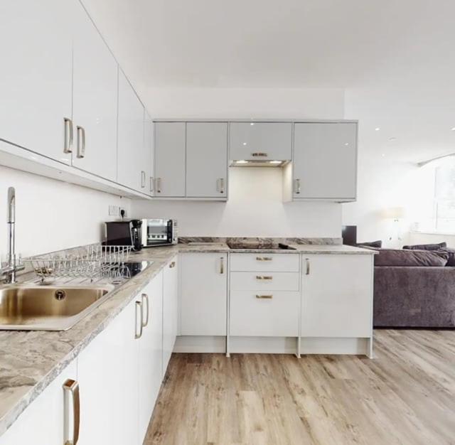 Spacious Two Bedroom Apartment With Valley Views Abertillery Esterno foto
